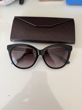 Gucci Black Cat-Eye Sunglasses with Brown Gradient Lenses